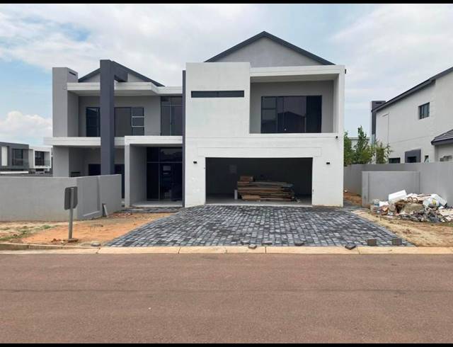 4 BEDROOM HOUSE FOR SALE IN SIX FOUNTAINS RESIDENTIAL ESTATE